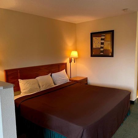 Travelers Inn & Suites Sumter Exterior photo